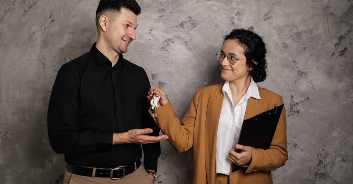Realtor handing keys to a new homeowner